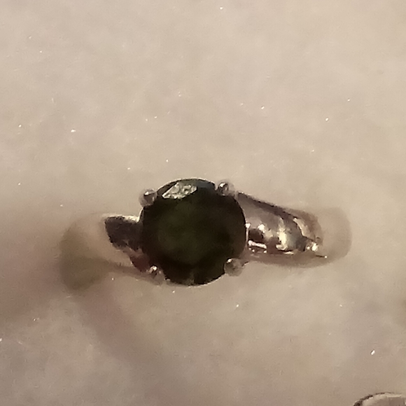 Beautiful  peridot silver ring - Picture 3 of 3
